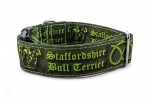 Halsband Staffordshire Bull Terrier Green - Detail des Musters